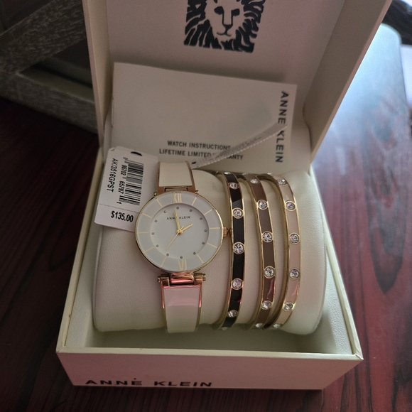 Anne Klein Watch & Bracelet set White/Gold - Picture 4 of 5